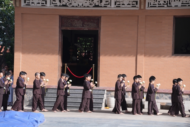 LỄ XUẤT GIA GIEO DUYÊN TRONG KHUÔN KHỔ KHÓA TU MÙA HÈ THIẾU NHI - CHỦ ĐỀ “BÔNG SEN NHỎ”.