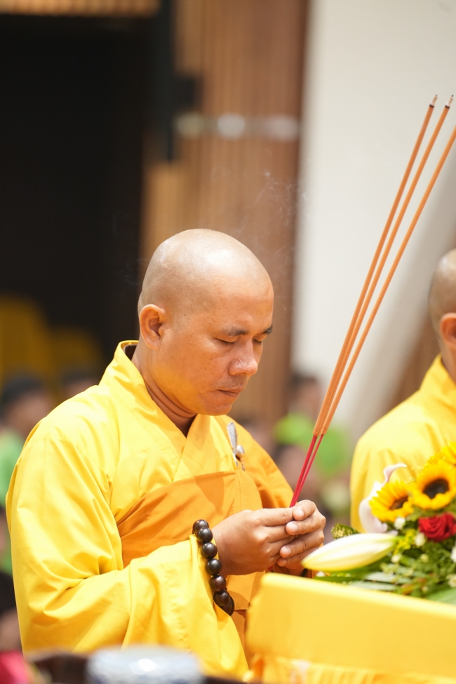 LỄ XUẤT GIA GIEO DUYÊN TRONG KHUÔN KHỔ KHÓA TU MÙA HÈ THIẾU NHI - CHỦ ĐỀ “BÔNG SEN NHỎ”.
