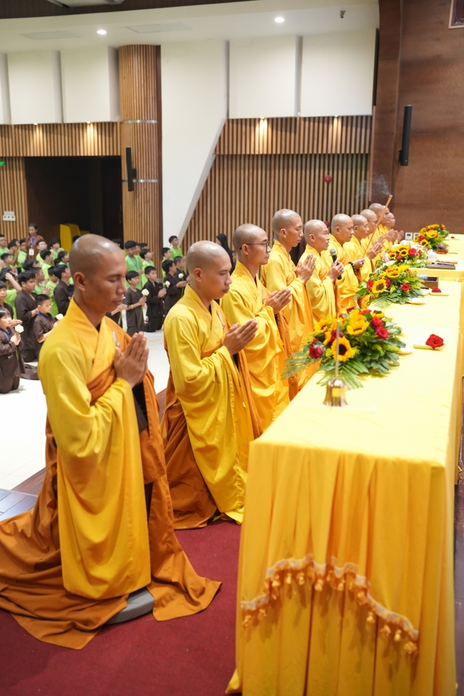 LỄ XUẤT GIA GIEO DUYÊN TRONG KHUÔN KHỔ KHÓA TU MÙA HÈ THIẾU NHI - CHỦ ĐỀ “BÔNG SEN NHỎ”.