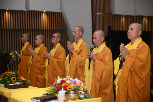 LỄ XUẤT GIA GIEO DUYÊN TRONG KHUÔN KHỔ KHÓA TU MÙA HÈ THIẾU NHI - CHỦ ĐỀ “BÔNG SEN NHỎ”.