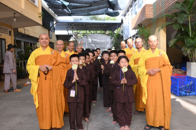 LỄ XUẤT GIA GIEO DUYÊN TRONG KHUÔN KHỔ KHÓA TU MÙA HÈ THIẾU NHI - CHỦ ĐỀ “BÔNG SEN NHỎ”.