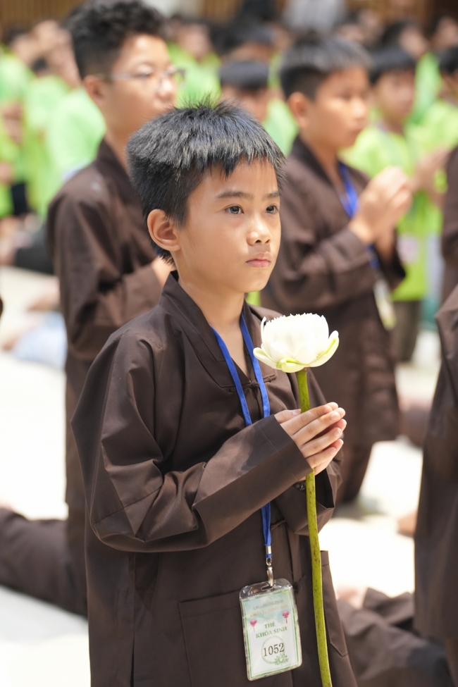 LỄ XUẤT GIA GIEO DUYÊN TRONG KHUÔN KHỔ KHÓA TU MÙA HÈ THIẾU NHI - CHỦ ĐỀ “BÔNG SEN NHỎ”.