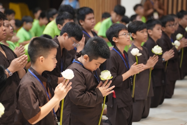 LỄ XUẤT GIA GIEO DUYÊN TRONG KHUÔN KHỔ KHÓA TU MÙA HÈ THIẾU NHI - CHỦ ĐỀ “BÔNG SEN NHỎ”.