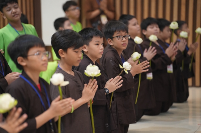 LỄ XUẤT GIA GIEO DUYÊN TRONG KHUÔN KHỔ KHÓA TU MÙA HÈ THIẾU NHI - CHỦ ĐỀ “BÔNG SEN NHỎ”.