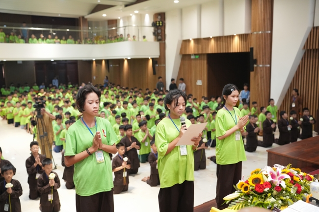 LỄ XUẤT GIA GIEO DUYÊN TRONG KHUÔN KHỔ KHÓA TU MÙA HÈ THIẾU NHI - CHỦ ĐỀ “BÔNG SEN NHỎ”.