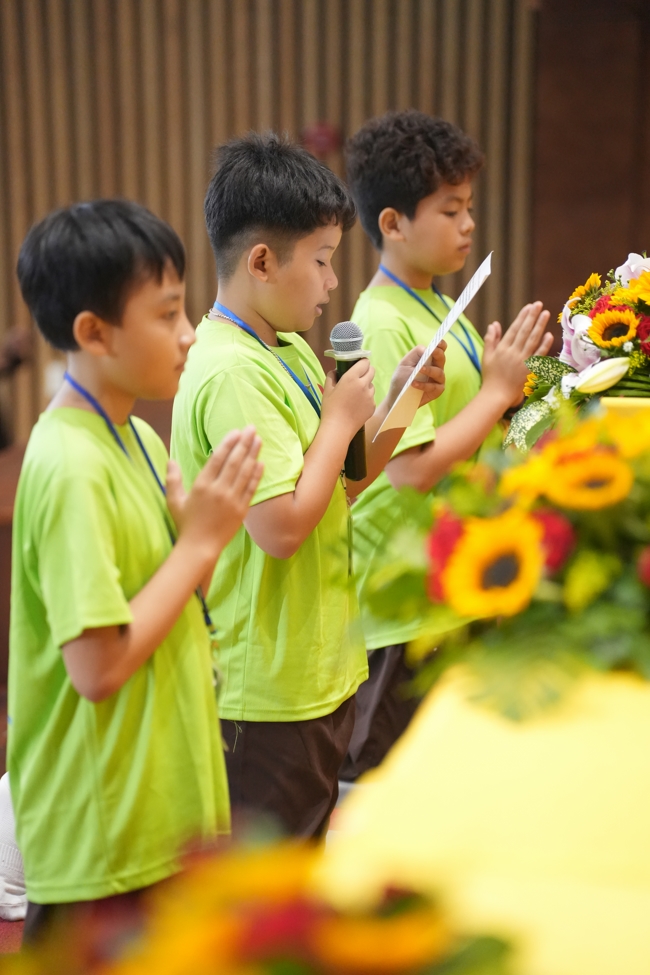 LỄ XUẤT GIA GIEO DUYÊN TRONG KHUÔN KHỔ KHÓA TU MÙA HÈ THIẾU NHI - CHỦ ĐỀ “BÔNG SEN NHỎ”.