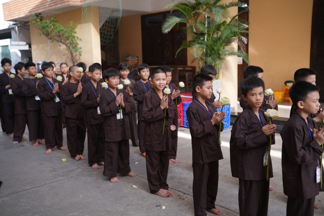 LỄ XUẤT GIA GIEO DUYÊN TRONG KHUÔN KHỔ KHÓA TU MÙA HÈ THIẾU NHI - CHỦ ĐỀ “BÔNG SEN NHỎ”.