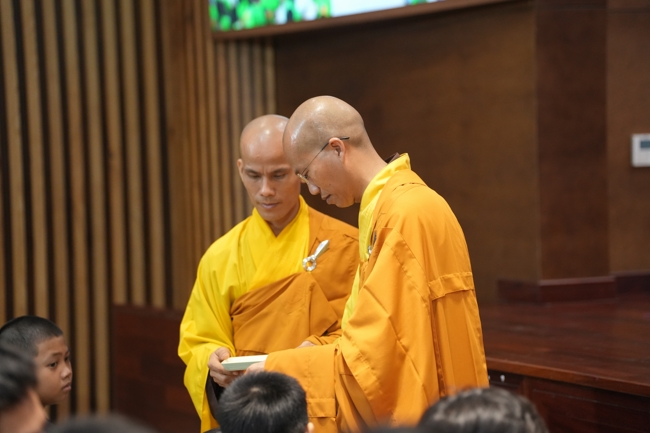 LỄ XUẤT GIA GIEO DUYÊN TRONG KHUÔN KHỔ KHÓA TU MÙA HÈ THIẾU NHI - CHỦ ĐỀ “BÔNG SEN NHỎ”.