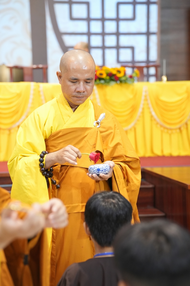 LỄ XUẤT GIA GIEO DUYÊN TRONG KHUÔN KHỔ KHÓA TU MÙA HÈ THIẾU NHI - CHỦ ĐỀ “BÔNG SEN NHỎ”.