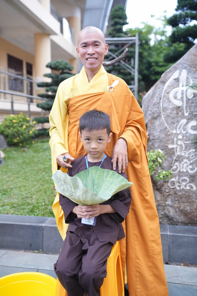 LỄ XUẤT GIA GIEO DUYÊN TRONG KHUÔN KHỔ KHÓA TU MÙA HÈ THIẾU NHI - CHỦ ĐỀ “BÔNG SEN NHỎ”.