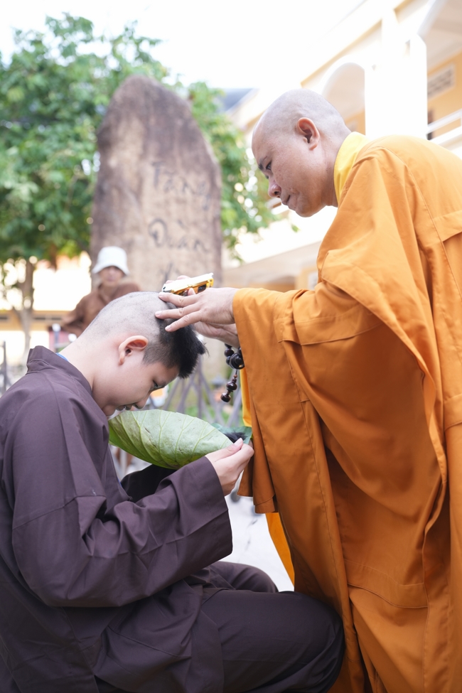 LỄ XUẤT GIA GIEO DUYÊN TRONG KHUÔN KHỔ KHÓA TU MÙA HÈ THIẾU NHI - CHỦ ĐỀ “BÔNG SEN NHỎ”.