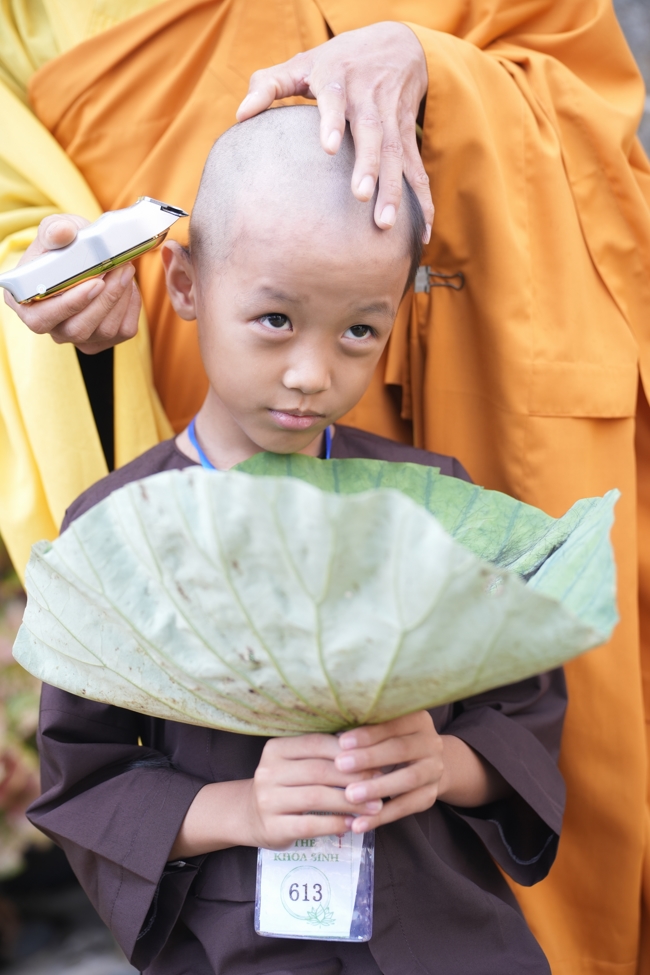 LỄ XUẤT GIA GIEO DUYÊN TRONG KHUÔN KHỔ KHÓA TU MÙA HÈ THIẾU NHI - CHỦ ĐỀ “BÔNG SEN NHỎ”.