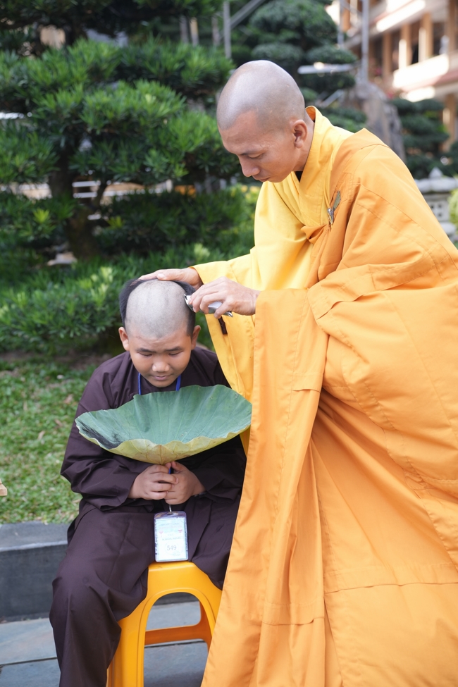 LỄ XUẤT GIA GIEO DUYÊN TRONG KHUÔN KHỔ KHÓA TU MÙA HÈ THIẾU NHI - CHỦ ĐỀ “BÔNG SEN NHỎ”.