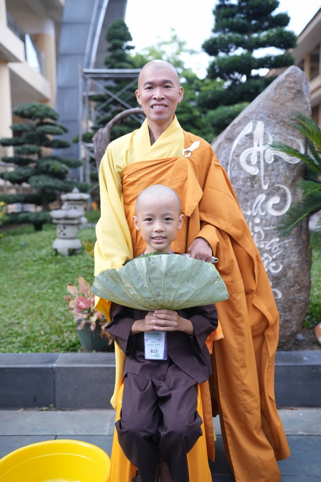 LỄ XUẤT GIA GIEO DUYÊN TRONG KHUÔN KHỔ KHÓA TU MÙA HÈ THIẾU NHI - CHỦ ĐỀ “BÔNG SEN NHỎ”.