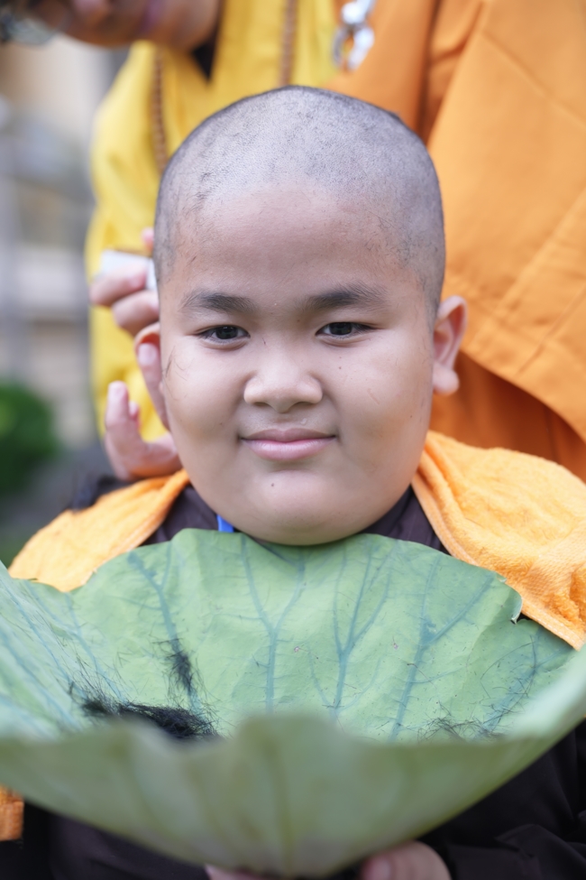 LỄ XUẤT GIA GIEO DUYÊN TRONG KHUÔN KHỔ KHÓA TU MÙA HÈ THIẾU NHI - CHỦ ĐỀ “BÔNG SEN NHỎ”.
