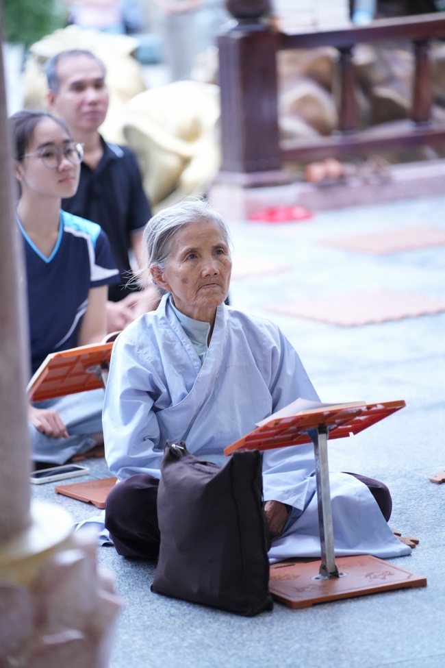 LỄ SÁM HỐI - CHÙA HOẰNG PHÁP.