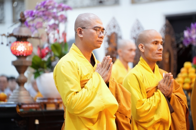 LỄ SÁM HỐI - CHÙA HOẰNG PHÁP.
