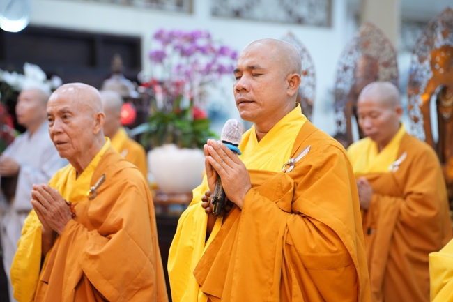 LỄ SÁM HỐI - CHÙA HOẰNG PHÁP.