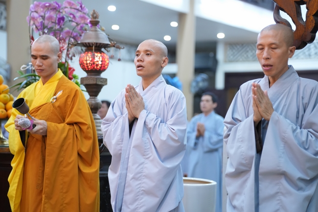 LỄ SÁM HỐI - CHÙA HOẰNG PHÁP.