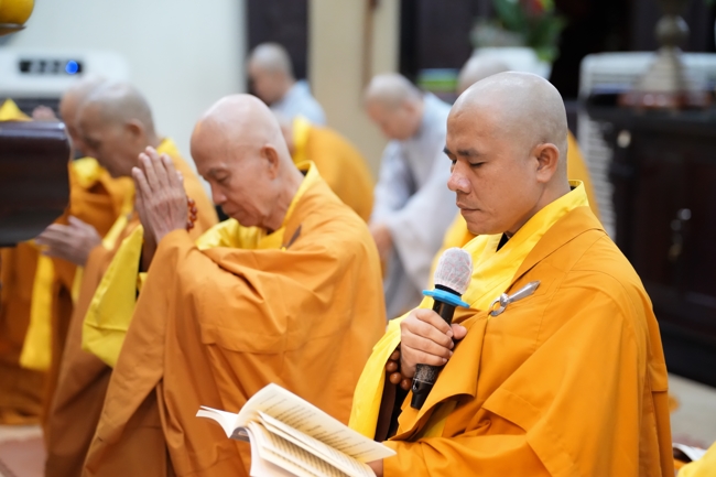 LỄ SÁM HỐI - CHÙA HOẰNG PHÁP.