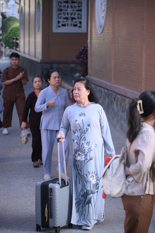 KHÓA TU NIỆM PHẬT MỘT NGÀY | CHÙA HOẰNG PHÁP.