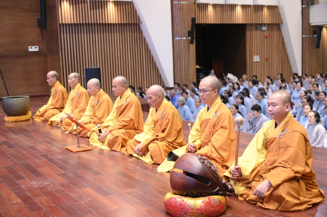 KHÓA TU NIỆM PHẬT MỘT NGÀY | CHÙA HOẰNG PHÁP.