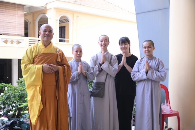 KHÓA TU NIỆM PHẬT MỘT NGÀY | CHÙA HOẰNG PHÁP.