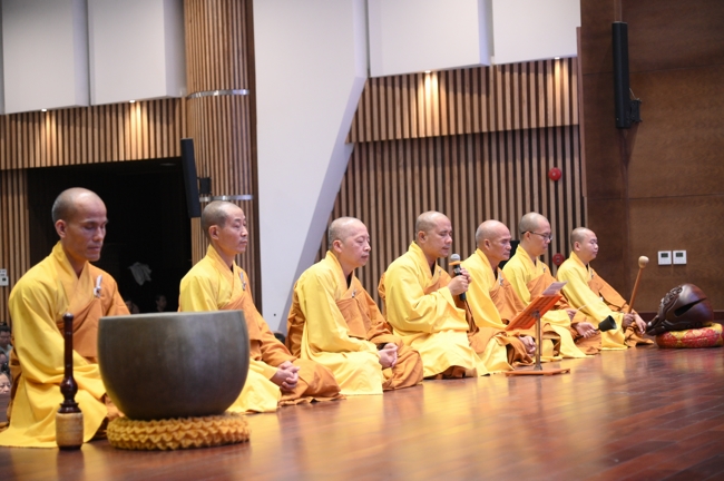 KHÓA TU NIỆM PHẬT MỘT NGÀY | CHÙA HOẰNG PHÁP.