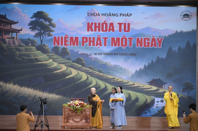 KHÓA TU NIỆM PHẬT MỘT NGÀY | CHÙA HOẰNG PHÁP.