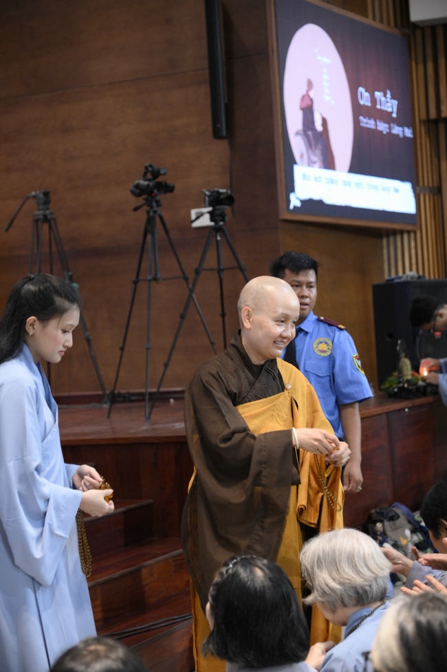 KHÓA TU NIỆM PHẬT MỘT NGÀY | CHÙA HOẰNG PHÁP.