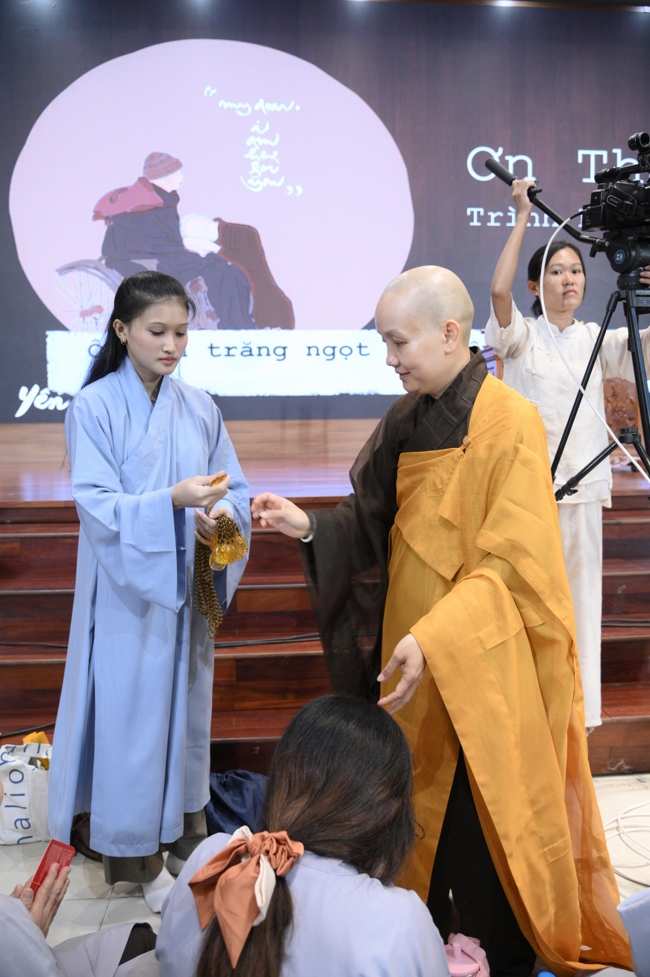 KHÓA TU NIỆM PHẬT MỘT NGÀY | CHÙA HOẰNG PHÁP.