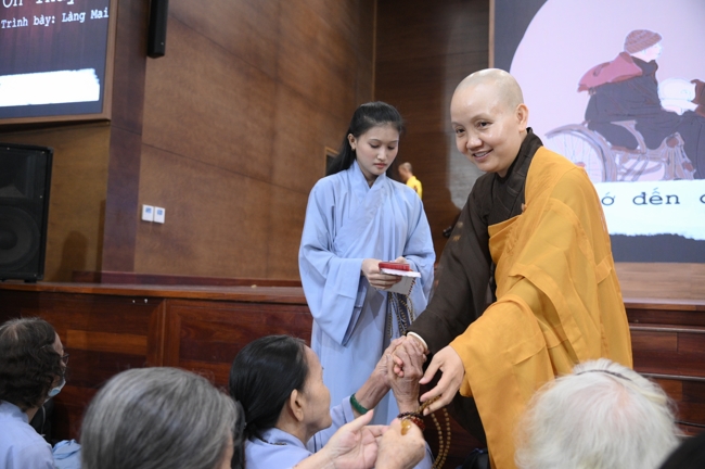 KHÓA TU NIỆM PHẬT MỘT NGÀY | CHÙA HOẰNG PHÁP.