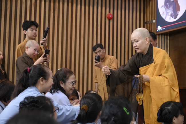 KHÓA TU NIỆM PHẬT MỘT NGÀY | CHÙA HOẰNG PHÁP.
