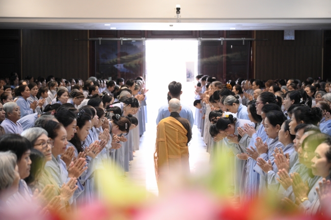 KHÓA TU NIỆM PHẬT MỘT NGÀY | CHÙA HOẰNG PHÁP.