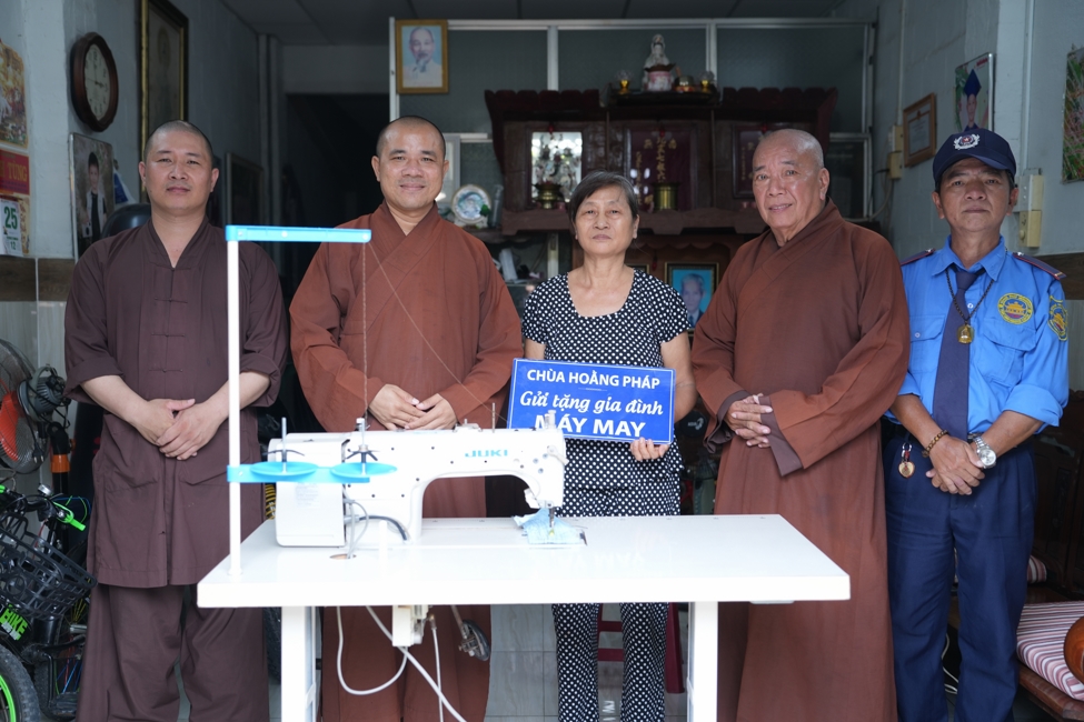 Chương trình từ thiện “Phương tiện nghĩa tình”.