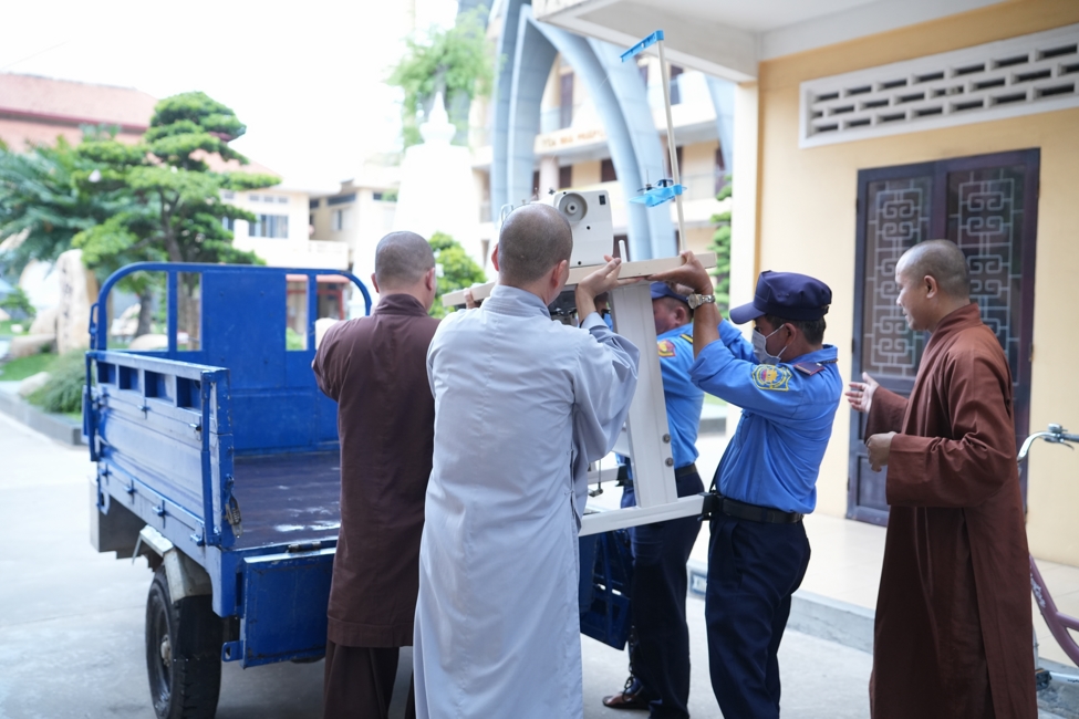 Chương trình từ thiện “Phương tiện nghĩa tình”.