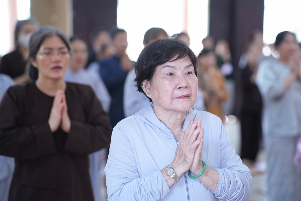Phóng sinh tại bến phà Bình Mỹ.