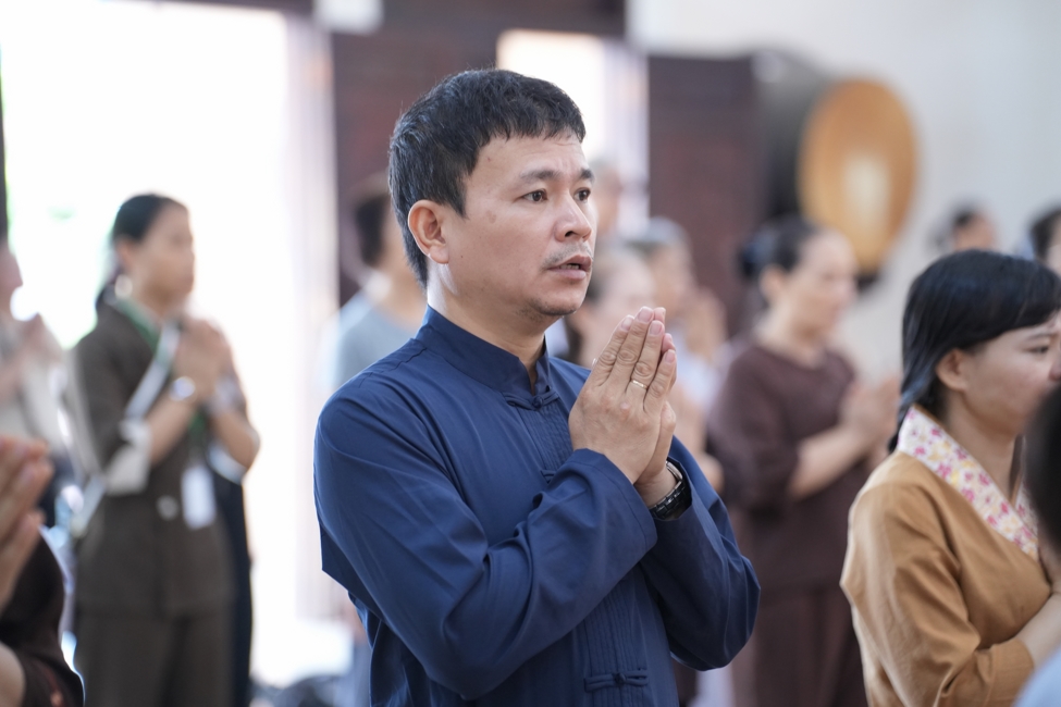 Phóng sinh tại bến phà Bình Mỹ.