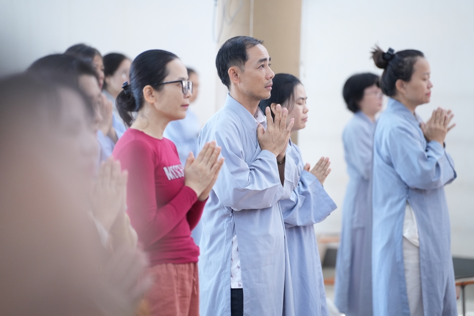 Phóng sinh tại bến phà Bình Mỹ.