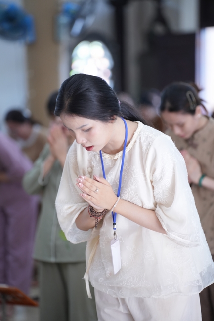 Phóng sinh tại bến phà Bình Mỹ.