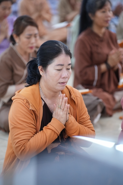 Phóng sinh tại bến phà Bình Mỹ.