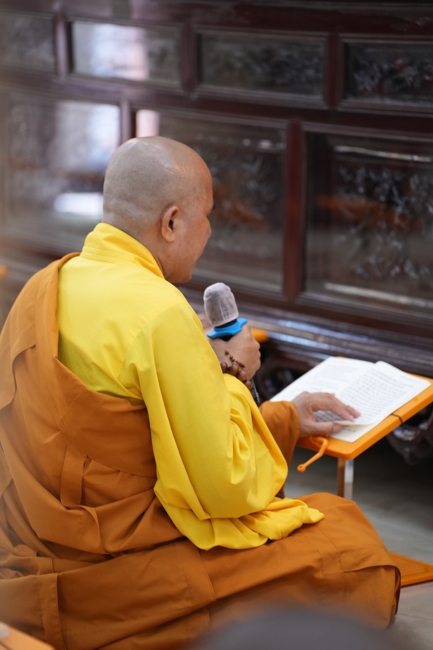 Phóng sinh tại bến phà Bình Mỹ.