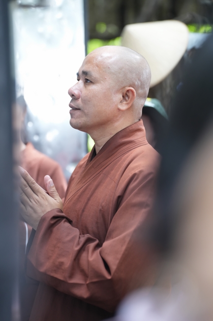 Phóng sinh tại bến phà Bình Mỹ.