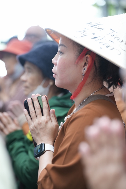 Phóng sinh tại bến phà Bình Mỹ.