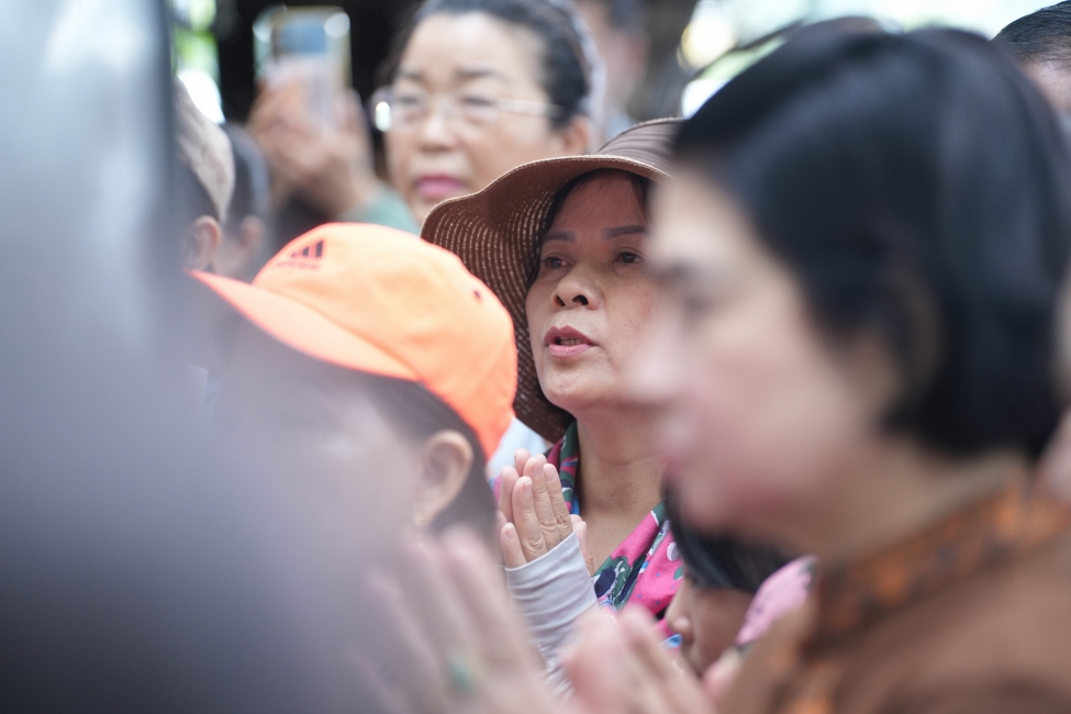 Phóng sinh tại bến phà Bình Mỹ.