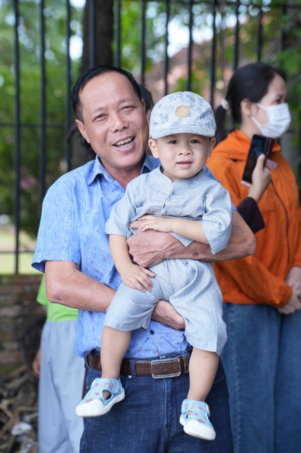 Phóng sinh tại bến phà Bình Mỹ.