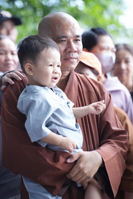 Phóng sinh tại bến phà Bình Mỹ.