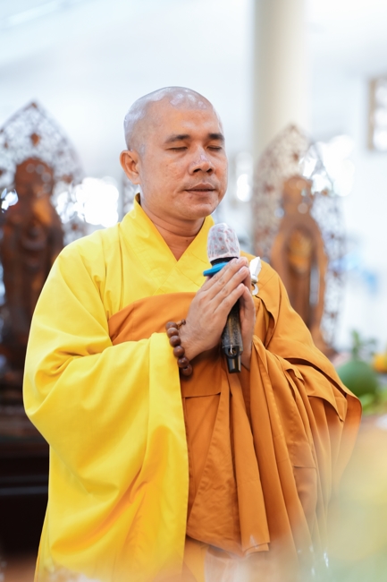 Phóng sinh tại bến phà Bình Mỹ.