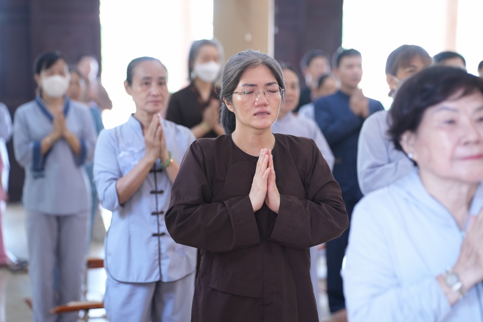 Phóng sinh tại bến phà Bình Mỹ.