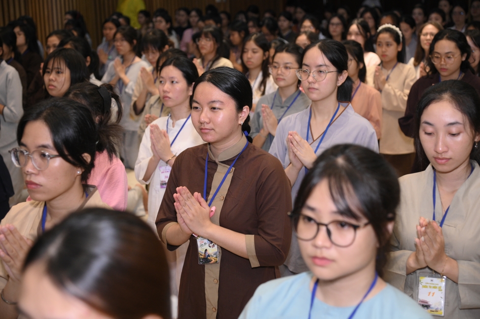 Ceremony of Taking Refuge in the Three Jewels at the 2026 Summer Retreat Life's Slope on the Thursday afternoon.